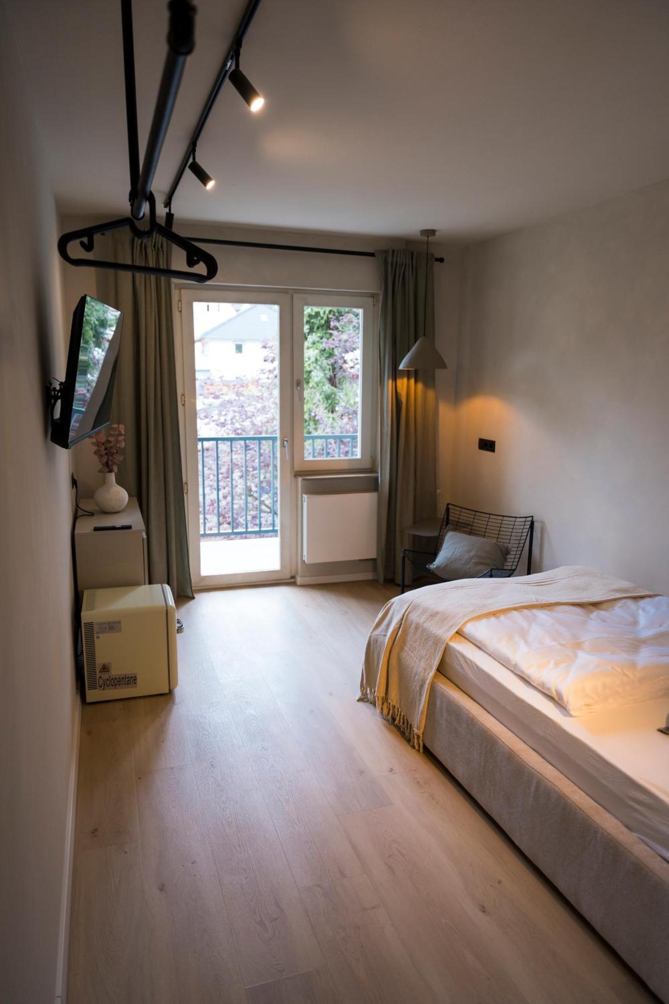 Hotel Weinhaus Kreuter โคเบลนซ์ ภายนอก รูปภาพ