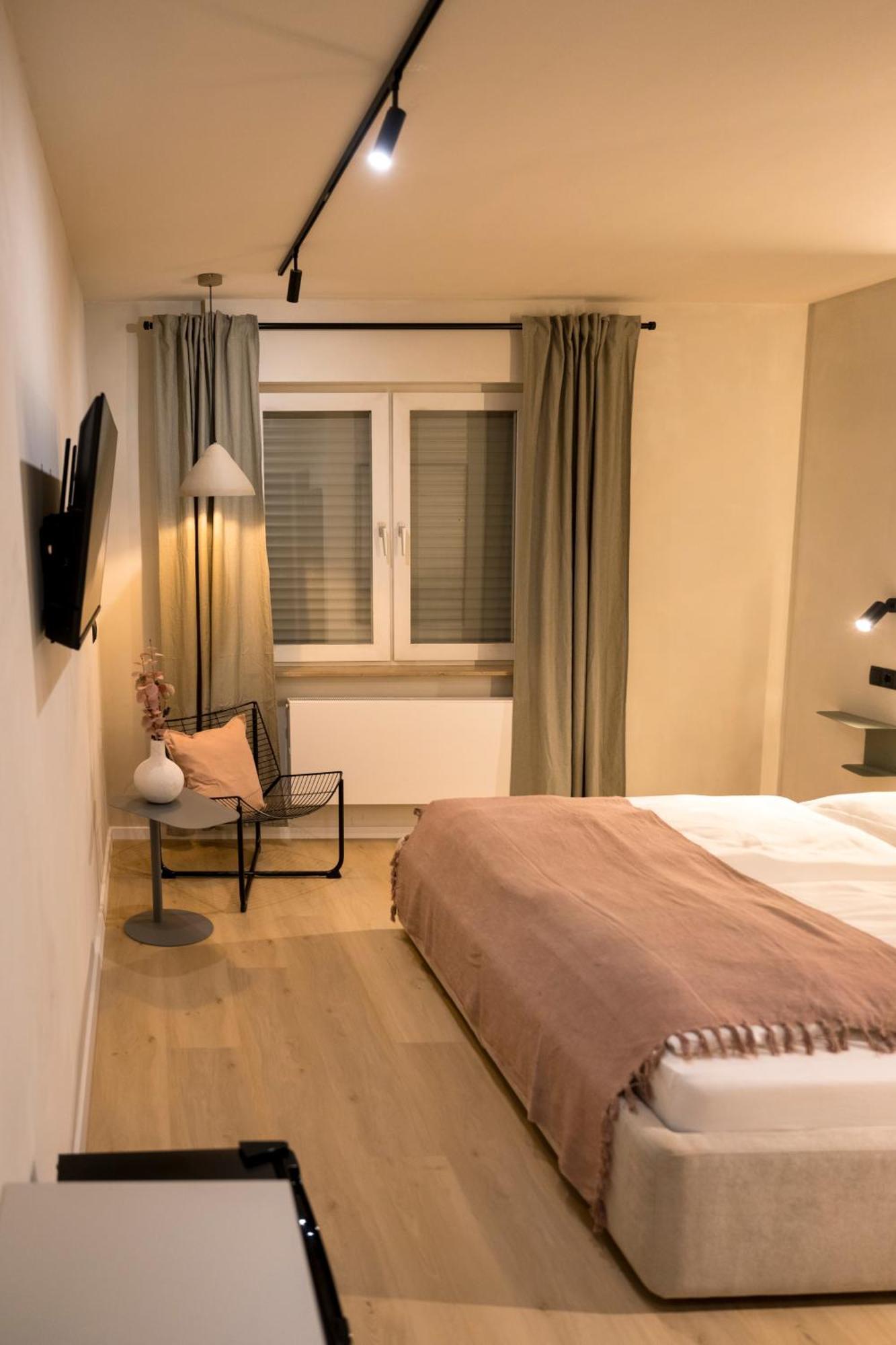 Hotel Weinhaus Kreuter โคเบลนซ์ ภายนอก รูปภาพ